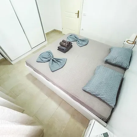 Fa Fa 686 Apartment Golem (Tirana)