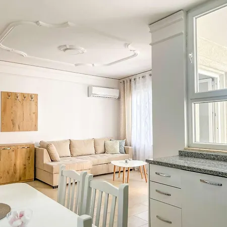 Fa Fa 686 Apartment Golem (Tirana)