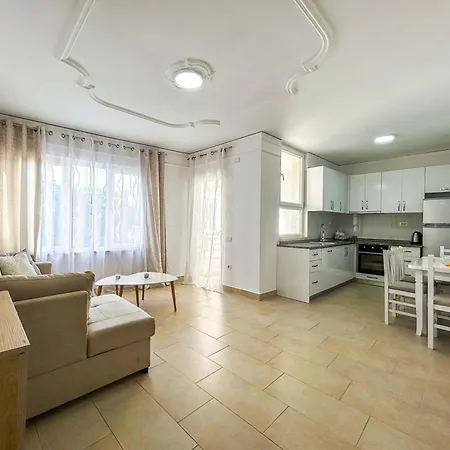 Fa Fa 686 Apartment Golem (Tirana)