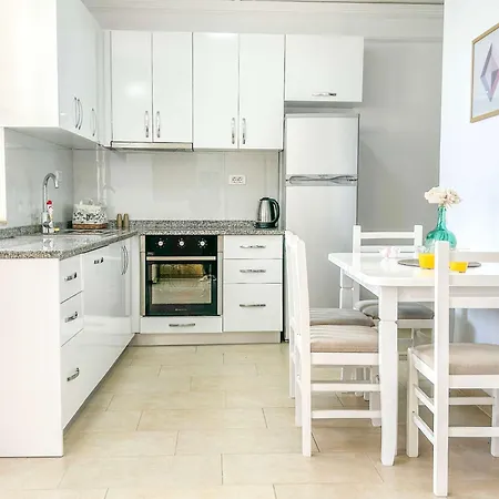 Apartment Fa Fa 686 Golem (Tirana)
